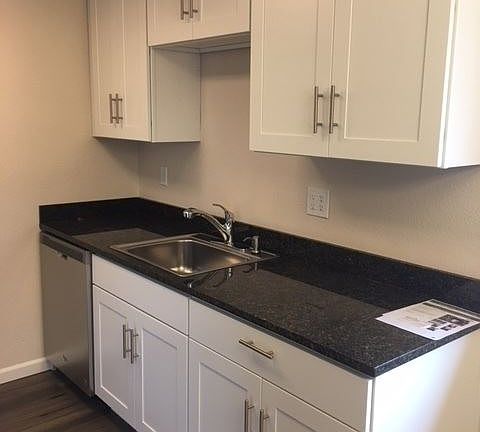 4th image of 1278 Woodgate Ave APT B