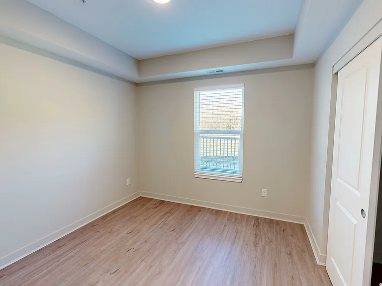 Remington Lake Apartments — Photo 36