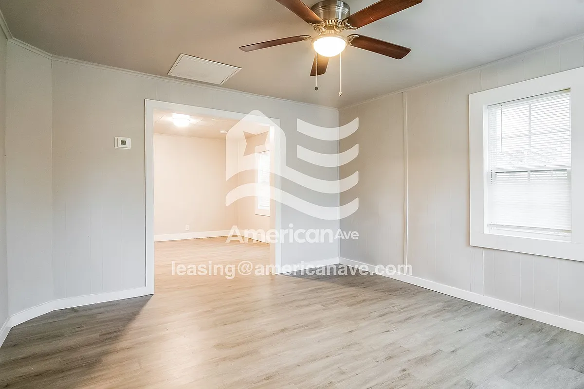 752651_002_living_room_13665625.jpg - 212 N Walnut Ave