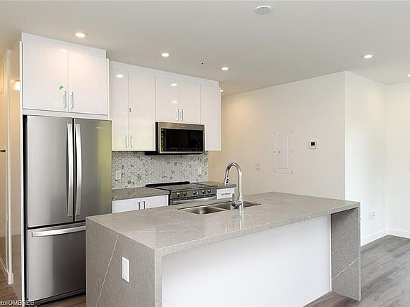 4th image of 467 Charlton Ave E #107