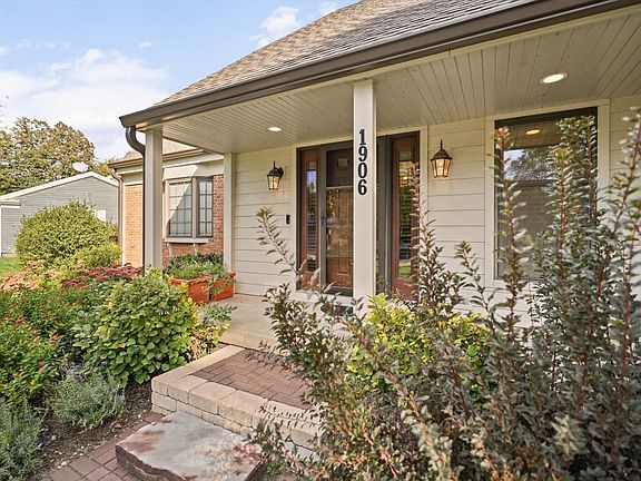 4th image of 1906 Trout Valley Dr