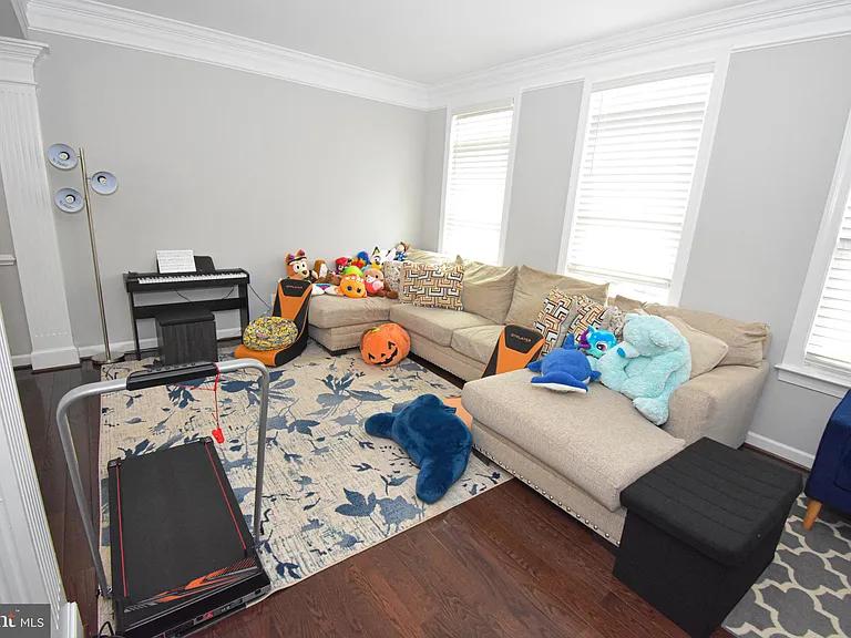 21268 Park Grove Ter — Photo 11