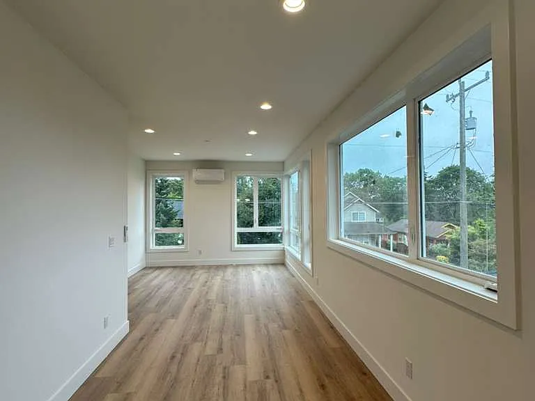4318 SW Holly St — Photo 10
