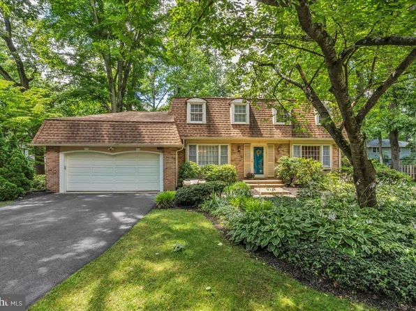 1 Pembroke Ct, Cherry Hill, NJ 08003