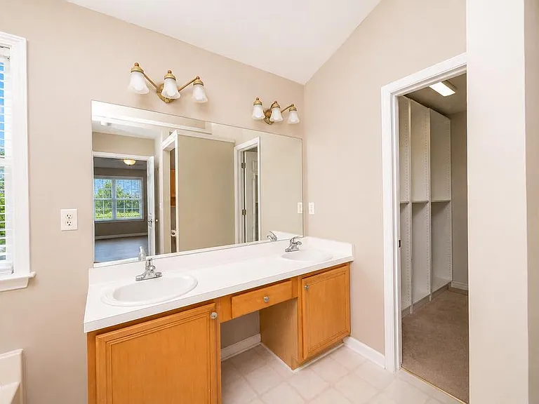 5803 Whisperwood Dr — Photo 28