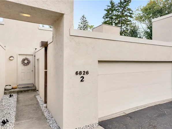 6826 Old Royalton Rd APT 2, Brecksville, OH 44141