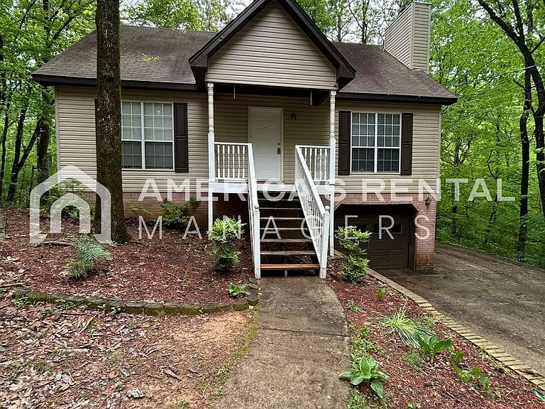 211 Winterberry Ln — Photo 1