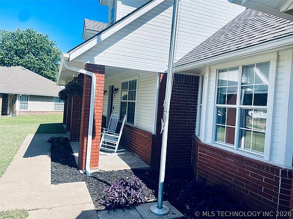4th image of 320 Heritage Ct