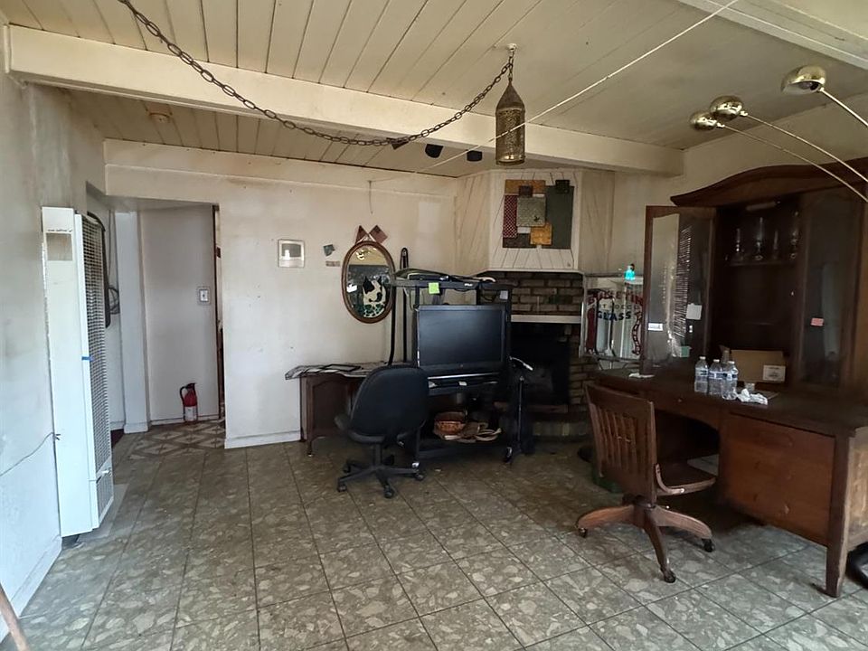 2nd image of 1175 Rachel Rd