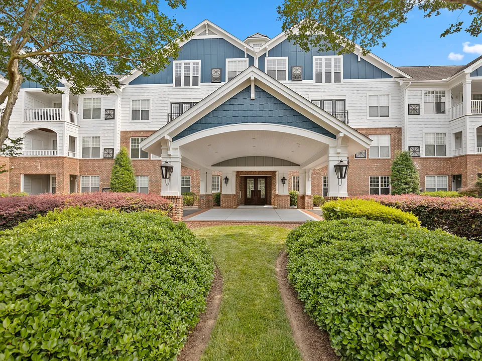 Brentmoor Apartments