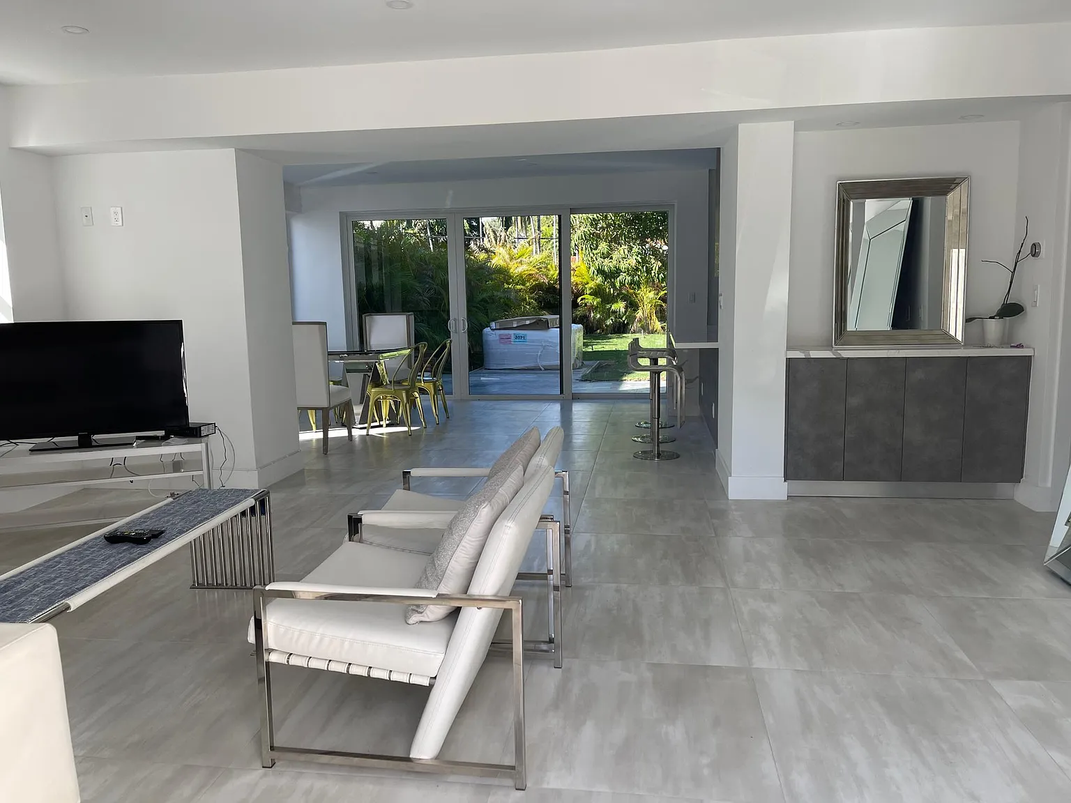 4 bed, 2017 sqft, $13,000 — Photo 2
