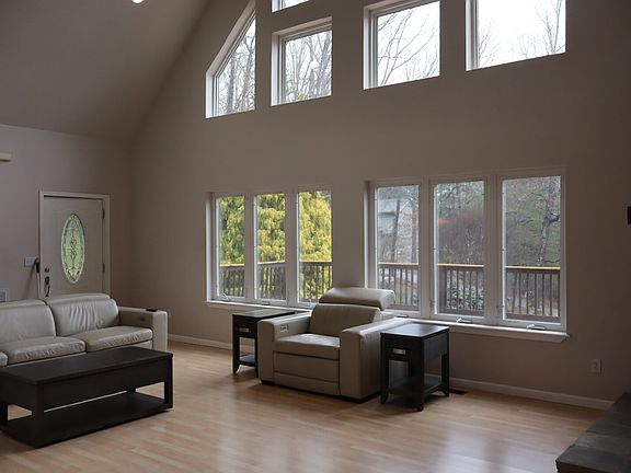5th image of 13 Arborwood Trl