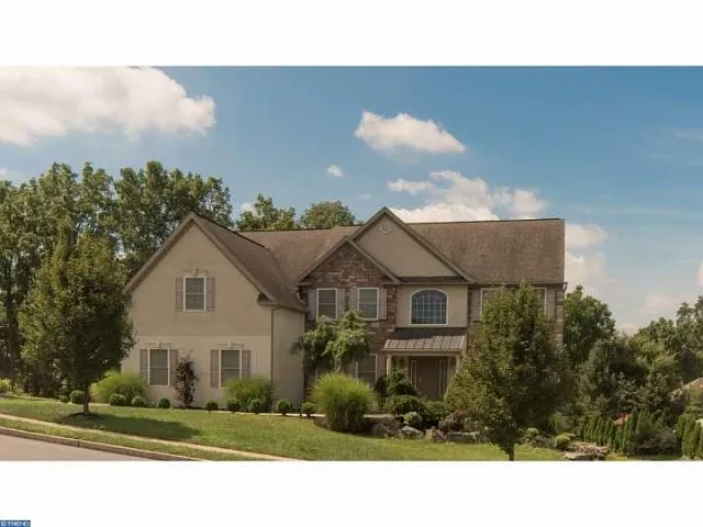 4 Sawgrass Dr photo 1