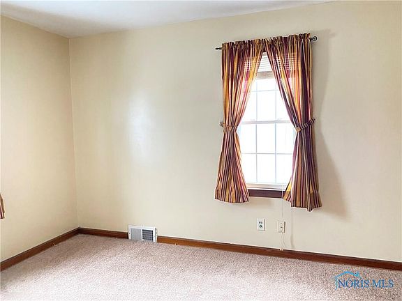 5th image of 214 Elwood Ave