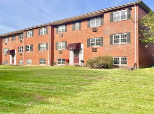 15 Maple Crest Cir APT B, Holyoke, MA 01040