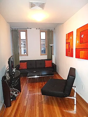 Rented by KVNY Soho | media 45