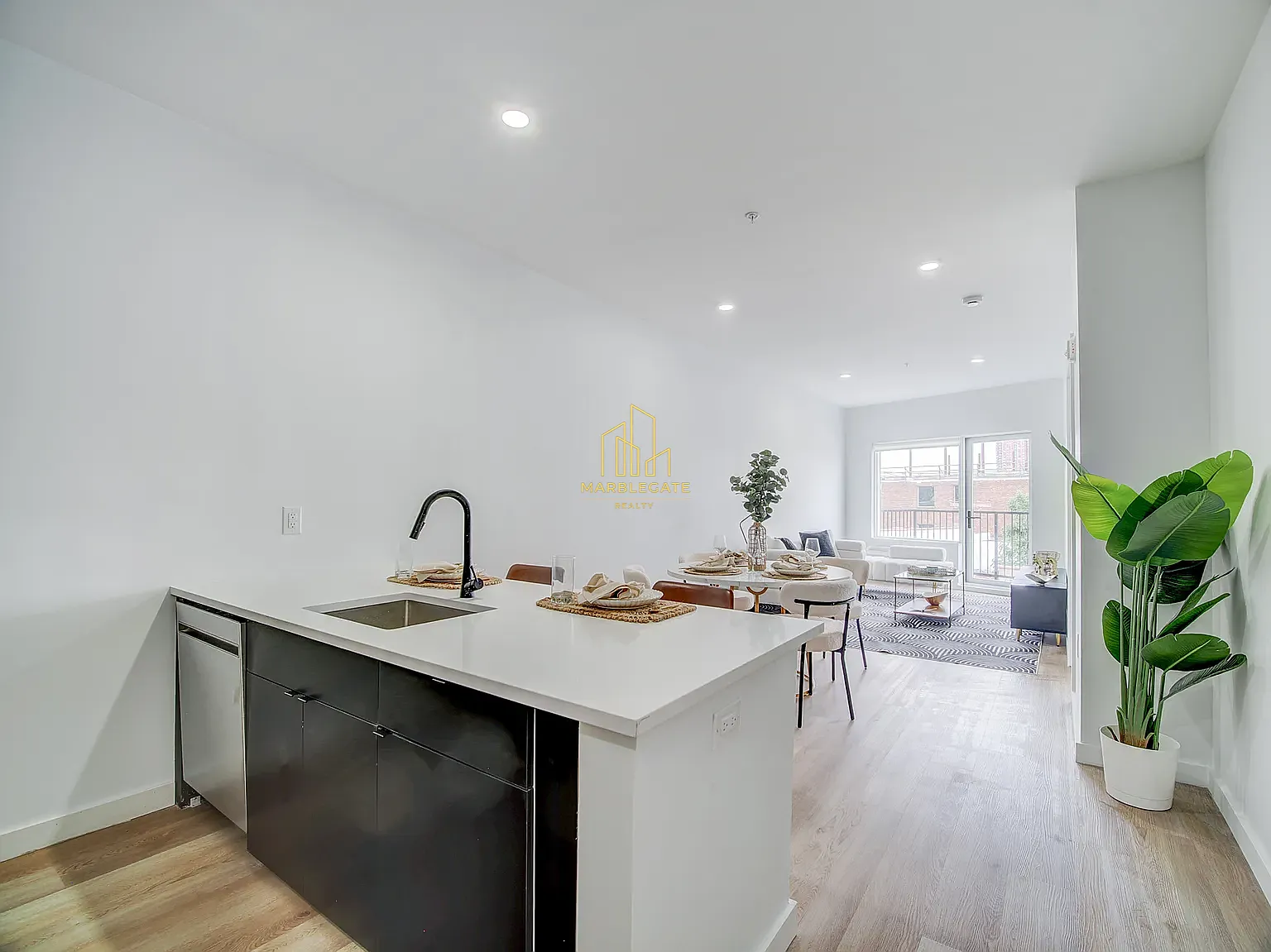 2 bed, 675 sqft, $3,500 — Photo 4