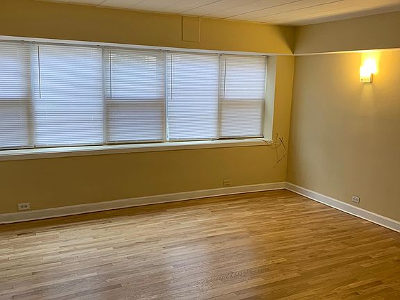 3rd image of 6015 N Fairfield Ave APT 2