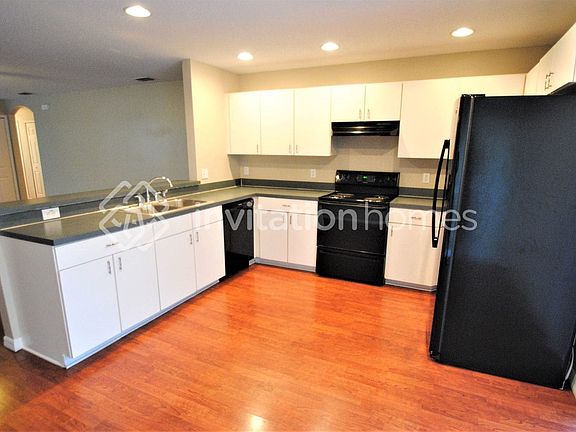 5th image of 246 Owenshire Cir