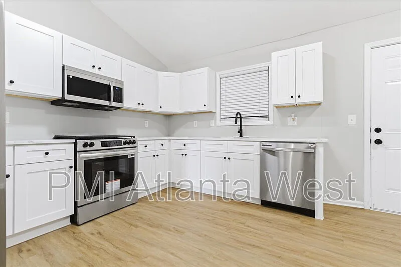 Building Photo - 5876 Old Wellborn Trce