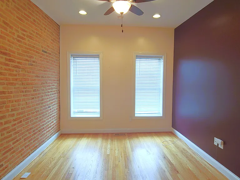 432 E Clement St — Photo 16