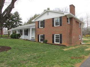 2216 Brookfield Dr, Roanoke, VA 24018