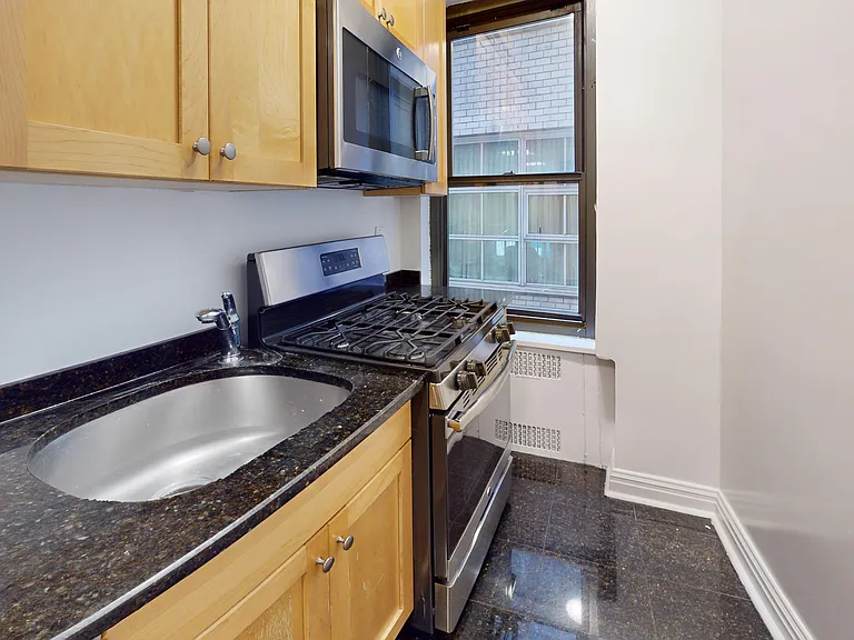 141 E 56th St #5C — Photo 6