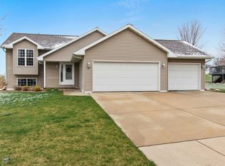 2169 Skyview St, Green Bay, WI 54311