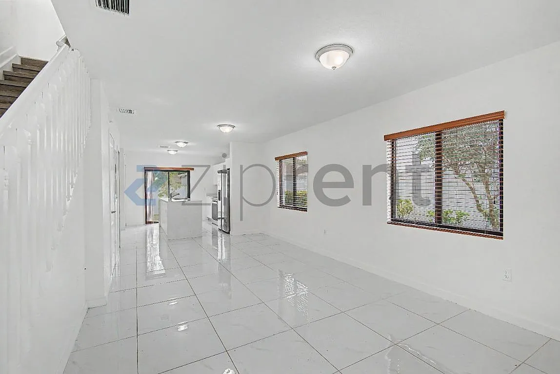 3 bed, 2.5 bath, 1336 sqft, $3,000 — Photo 4