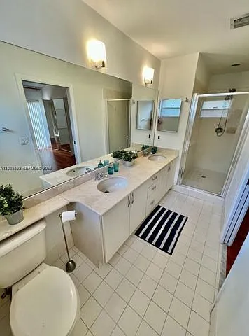 3 bed, 2.0 bath, 1219 sqft, $3,900 — Photo 3