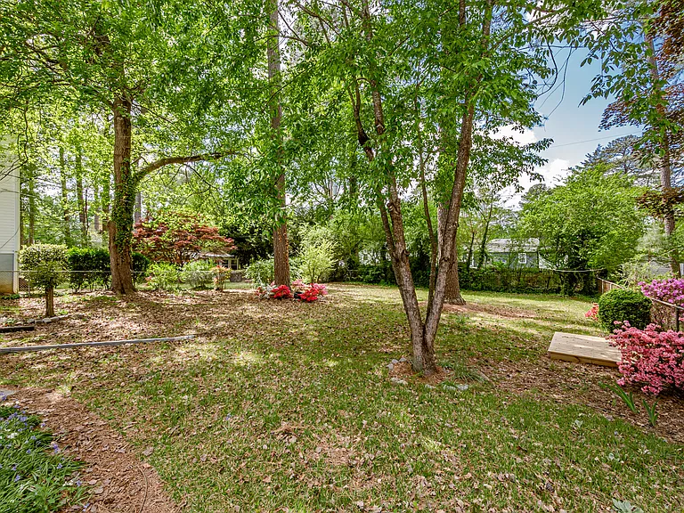 1404 Landis Dr — Photo 31