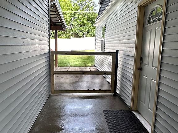 4th image of 211 Ruth Ann Dr