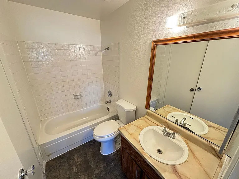 2036 Crawford St #C — Photo 18