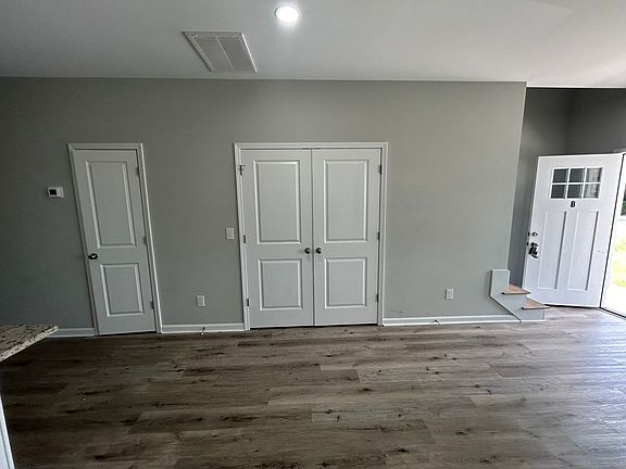 4th image of 2519 Washington St