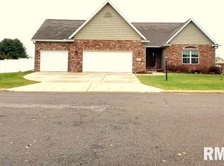 205 Conaghan Dr, Groveland, IL 61535
