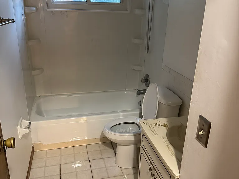 408 Lyle Dr — Photo 8