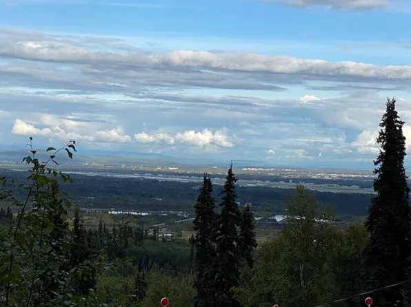 1528 Alderwood Dr, Fairbanks, AK 99709