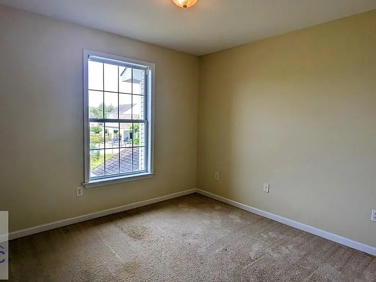 409 Valdez Ct — Photo 10