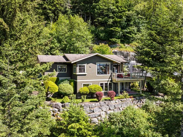 300 Ocean Crest Dr, West Vancouver, BC V0N 3Z2