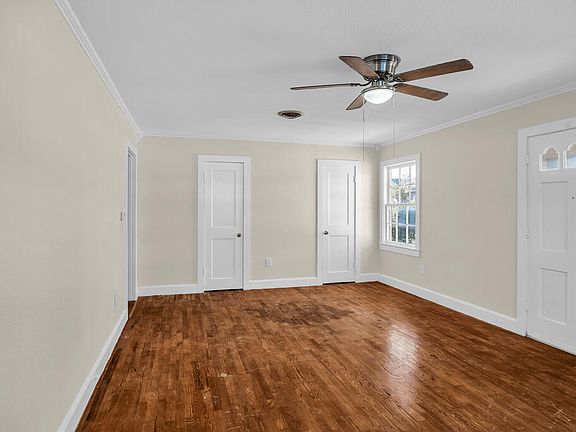 4th image of 206 E 16th St