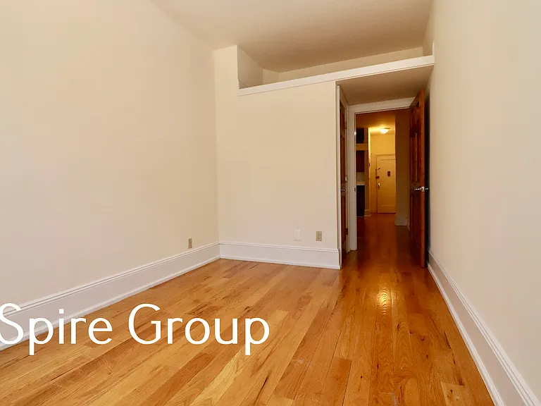 346 W 47th St #2C — Photo 6