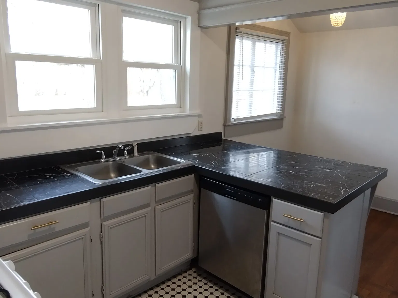 1 bed, 800 sqft, $995 — Photo 2
