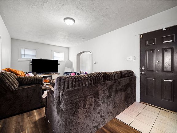 4th image of 205 Thomas St