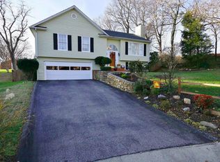 6044 Old Manor Ct, Roanoke, VA 24019