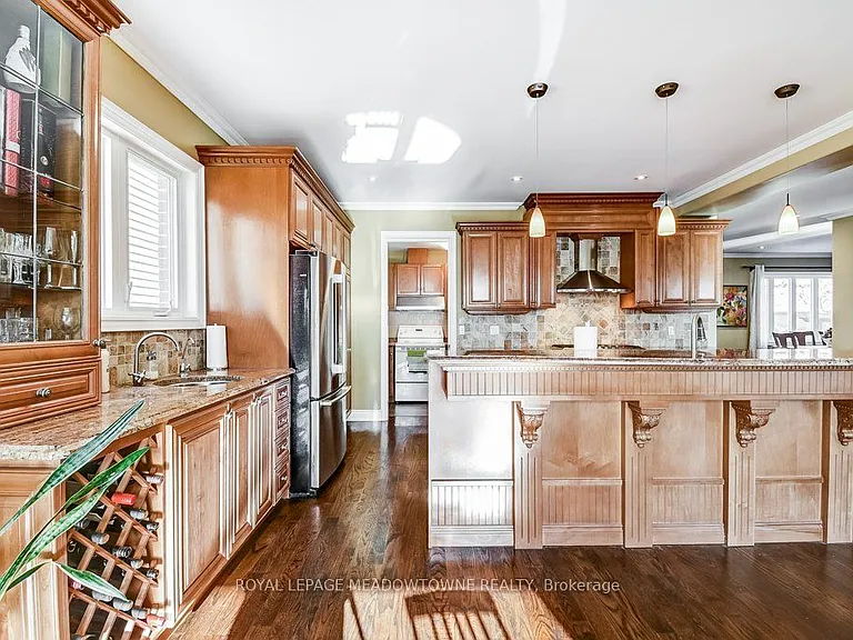 591 Lakeside Ave — Photo 9