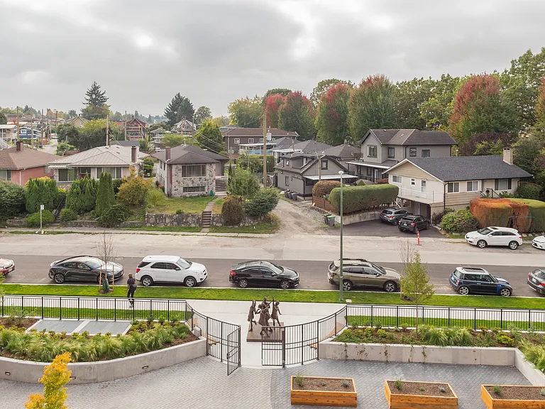 3655 Victoria Dr — Photo 49