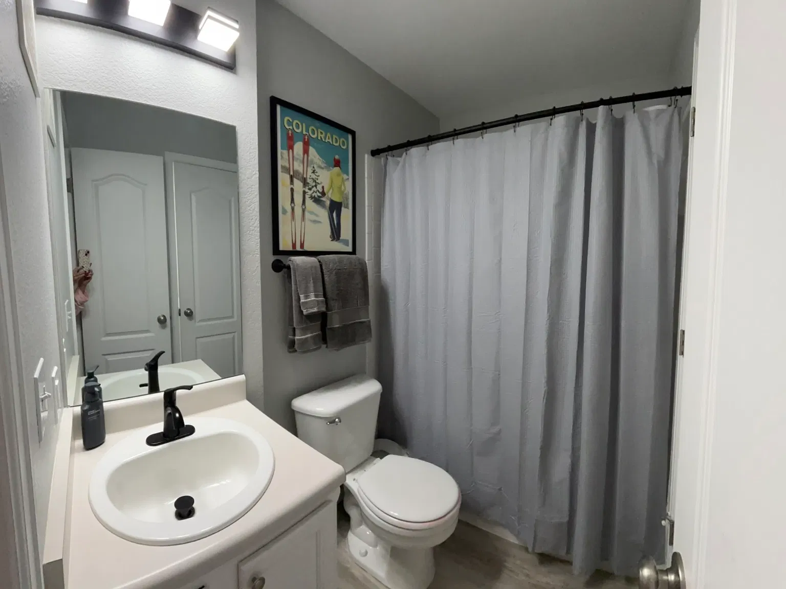 S Deframe St, Lakewood — Photo 4