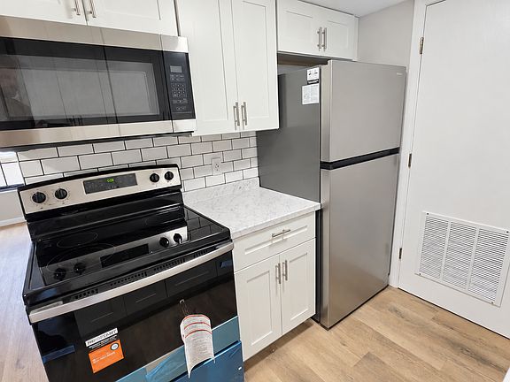 4th image of 837 S 74th St #2