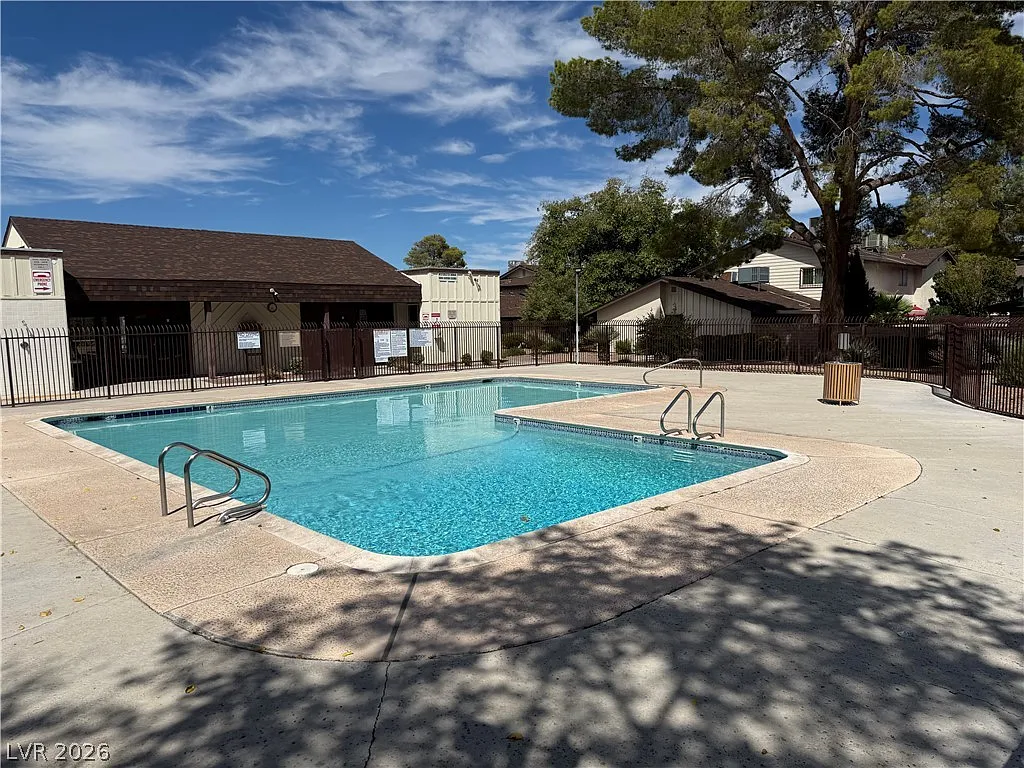 2 bed, 1.0 bath, 920 sqft, $1,400 — Photo 4