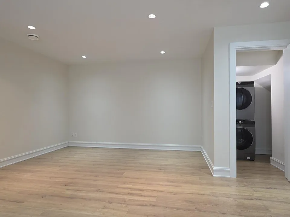 12973 15a Ave